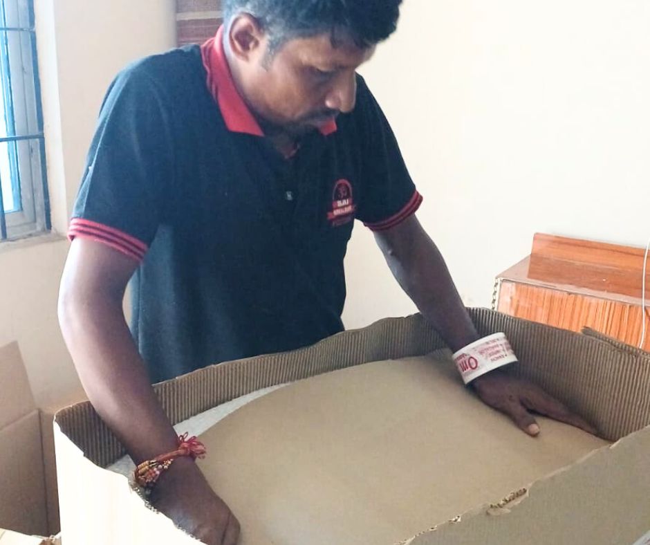 professional team member of Packers and Movers in Sitamarhi packing