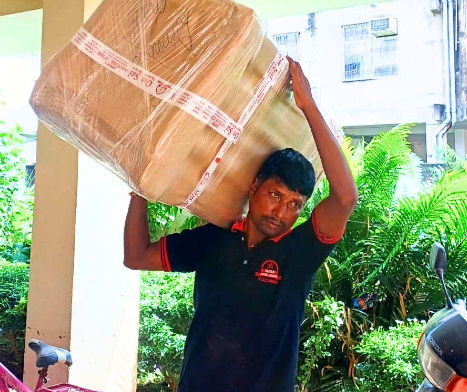 staff of packers and movers in hajipur loading Boxes in truck for next relocationa